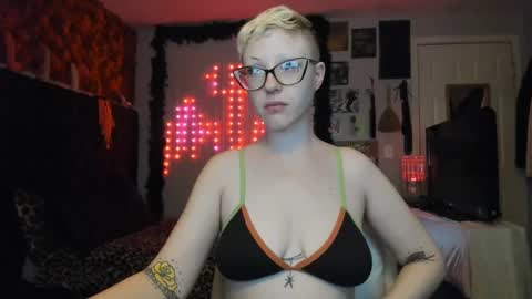 Your Majesty online show from December 11, 10:36 am