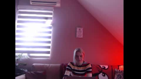 A girl online show from January 9, 8:09 am