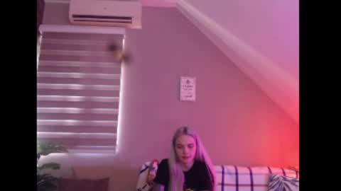 A girl online show from April 8, 7:22 am