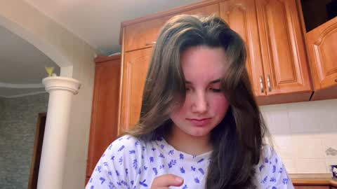 Snapshot of dreamyblushfairy chatting on December 7, 7:10 am Mila online show from December 7, 7:10 am
