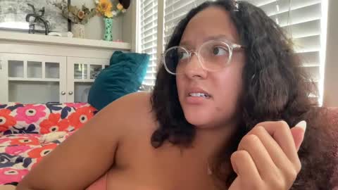 RIRI OR DREAMY online show from October 25, 9:26 pm