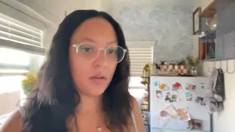 RIRI OR DREAMY online show from November 5, 7:38 pm