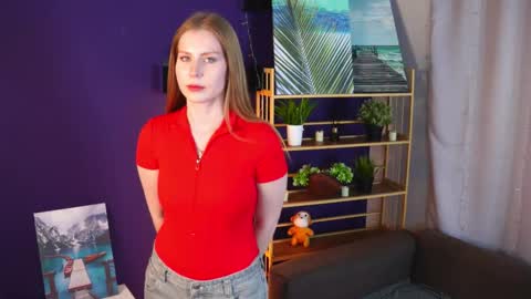 My name is  Luna  online show from February 15, 7:51 am