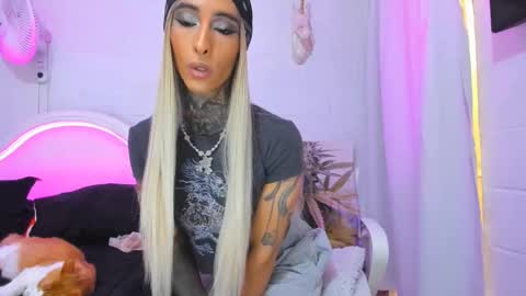 drippyorlove online show from October 23, 7:59 pm