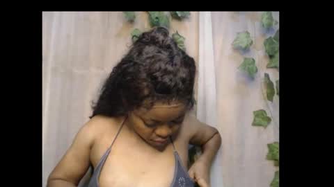 Snapshot of dripqueenx chatting on October 24, 5:47 pm linda online show from October 24, 5:47 pm
