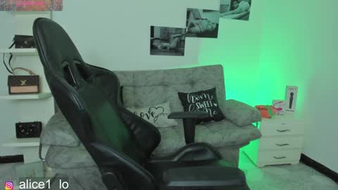 Snapshot of dulce_alice_ chatting on January 14, 1:38 pm ALICE online show from January 14, 1:38 pm