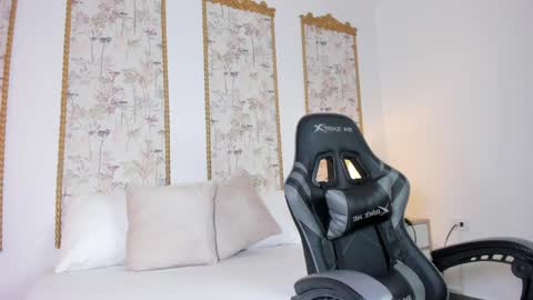 D U L C E online show from April 21, 2:26 am