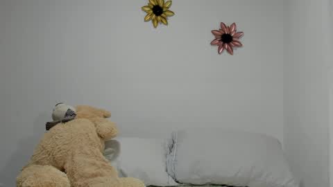 Dulce  online show from February 6, 1:32 pm