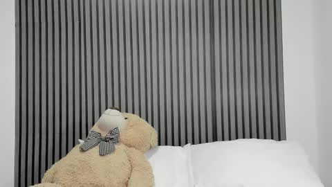 Dulce  online show from October 31, 1:22 pm