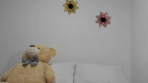 Dulce  online show from January 29, 2:32 pm