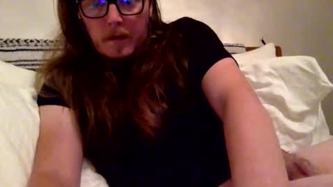 Snapshot of dustborn chatting on October 25, 7:08 am DUSTBORN online show from October 25, 7:08 am