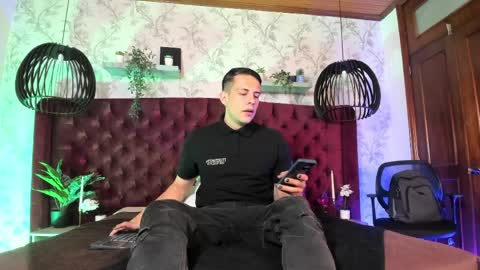 Dustin Sonne online show from April 5, 3:36 am