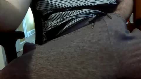 Snapshot of dweav240 chatting on October 22, 4:52 pm dweav240 online show from October 22, 4:52 pm