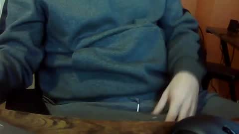 Snapshot of dweav240 chatting on December 26, 5:19 pm dweav240 online show from December 26, 5:19 pm