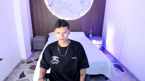 dylanroyce_ online show from March 8, 12:42 pm