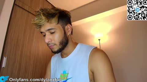 Snapshot of dylanxfun chatting on September 19, 2:27 am dylanxfun online show from September 19, 2:27 am