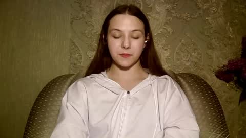 Yuni online show from April 20, 6:11 pm