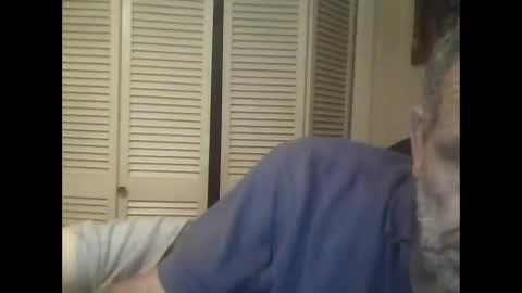 Snapshot of easye4015 chatting on October 31, 10:26 am Easye online show from October 31, 10:26 am