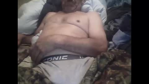 Snapshot of easye4015 chatting on September 16, 11:23 am Easye online show from September 16, 11:23 am