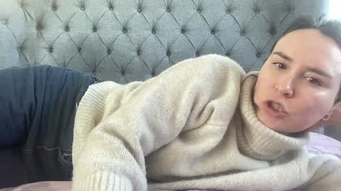 Nadia Ferreira  online show from January 14, 11:40 am