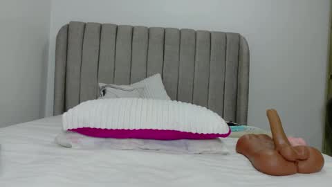 ebony_pearl69 online show from March 31, 2:23 am