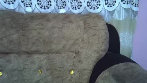 pretty online show from April 15, 9:04 pm