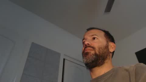 Snapshot of edge_masters chatting on January 3, 12:33 am EdgeM online show from January 3, 12:33 am