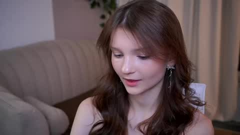 Lisa  online show from April 1, 11:34 pm