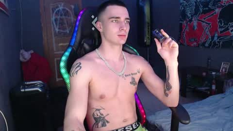 Snapshot of eduard_loveee chatting on December 30, 6:05 pm Eduar online show from December 30, 6:05 pm