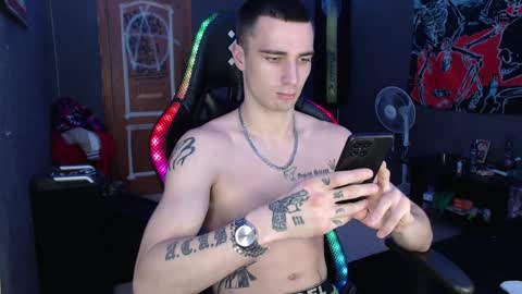 Snapshot of eduard_loveee chatting on February 4, 5:23 pm Eduar online show from February 4, 5:23 pm