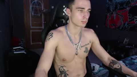 Snapshot of eduard_loveee chatting on October 30, 1:12 pm Eduar online show from October 30, 1:12 pm