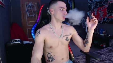 Snapshot of eduard_loveee chatting on December 25, 11:22 am Eduar online show from December 25, 11:22 am