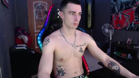 Snapshot of eduard_loveee chatting on February 4, 9:28 am Eduar online show from February 4, 9:28 am