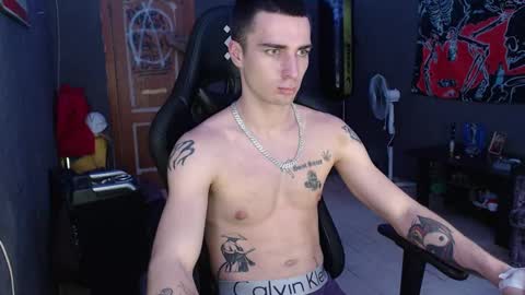 Snapshot of eduard_loveee chatting on December 20, 10:54 pm Eduar online show from December 20, 10:54 pm