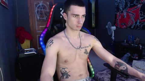 Snapshot of eduard_loveee chatting on December 24, 3:16 pm Eduar online show from December 24, 3:16 pm