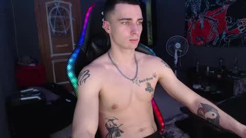 Snapshot of eduard_loveee chatting on February 28, 1:03 pm Eduar online show from February 28, 1:03 pm