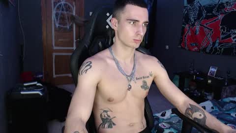 Snapshot of eduard_loveee chatting on October 21, 4:10 pm Eduar online show from October 21, 4:10 pm