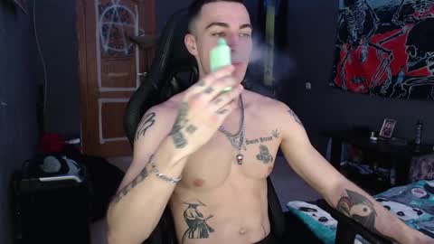 Snapshot of eduard_loveee chatting on October 14, 9:34 am Eduar online show from October 14, 9:34 am