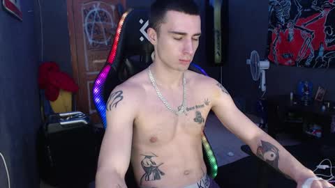 Snapshot of eduard_loveee chatting on December 23, 2:07 pm Eduar online show from December 23, 2:07 pm