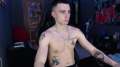 Snapshot of eduard_loveee chatting on December 29, 3:13 pm Eduar online show from December 29, 3:13 pm