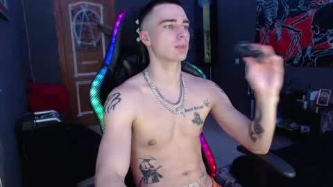 Snapshot of eduard_loveee chatting on January 23, 3:01 pm Eduar online show from January 23, 3:01 pm