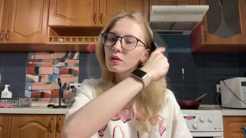 eileencrowday online show from April 21, 3:02 am