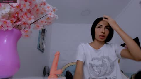 eimy online show from February 6, 12:04 pm