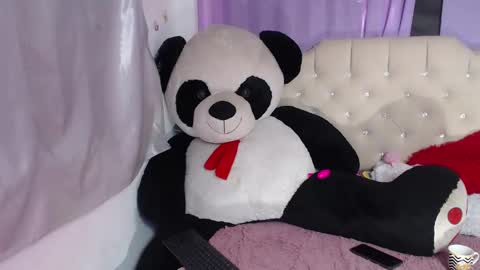 eimyy_rouse online show from November 19, 8:18 pm