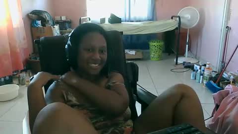 Snapshot of eirondra_valeen chatting on October 25, 1:00 pm Eirondra Valeen online show from October 25, 1:00 pm