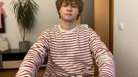 Snapshot of eitanhere chatting on December 11, 2:33 pm Eitan online show from December 11, 2:33 pm