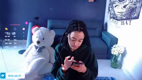 Snapshot of ela_0 chatting on January 10, 8:15 pm Ela  Help me reach 100 thumbs up online show from January 10, 8:15 pm