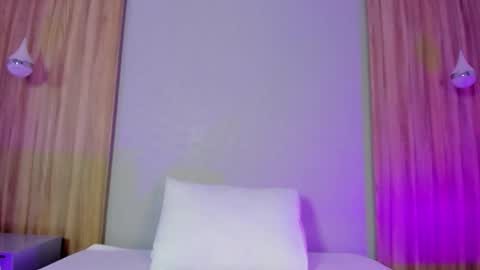 E L A I A online show from March 11, 7:39 pm