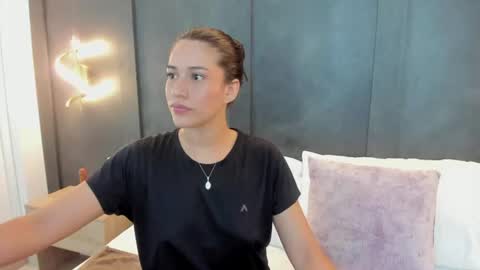 E L A I A online show from July 25, 7:56 pm