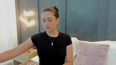 E L A I A online show from July 24, 7:55 pm